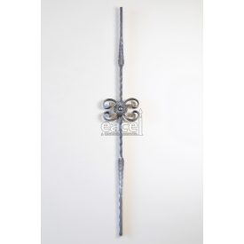 Díszített pálca 2 C-vel és virággal