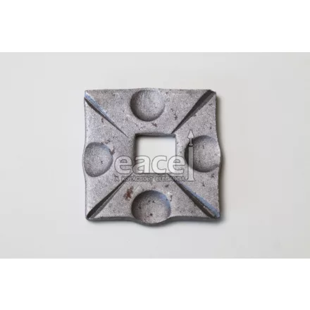 Kovácsoltvas talp 50x50 mm, belső: 12x12 mm